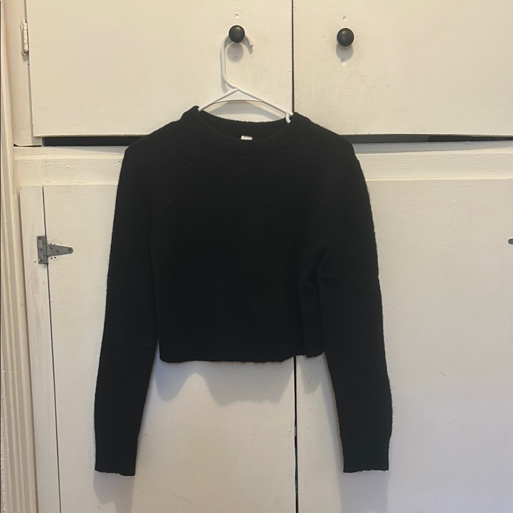 Lululemon Black Long Sleeve Crop Sweater